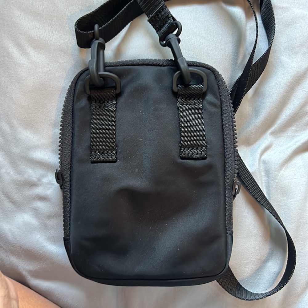 Lululemon purse - Picture 2 of 4